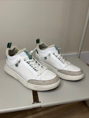 Tropicfeel White Sneakers with Green Heel Accents